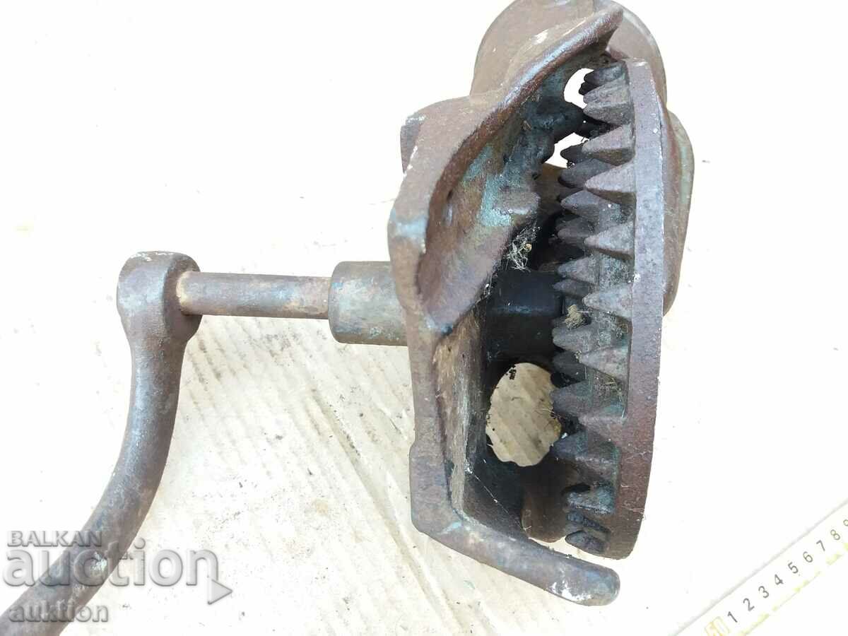 OLD EXCELLENT HAND MACHINE FOR CORNING CORN, CORN - 5 OLD EXCELLENT HAND MACHINE FOR CORNING CORN, CORN - 5