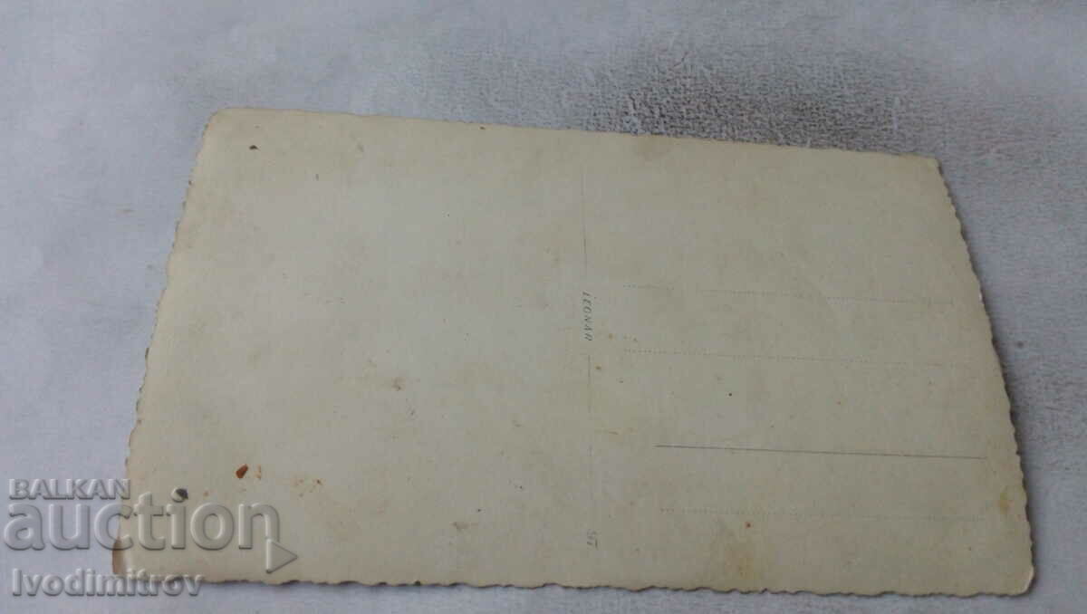 Φωτογραφία Μαθητές με τον δάσκαλό τους με τιμή 1.85 BGN | € 0.95 Φωτογραφία Μαθητές με τον δάσκαλό τους με τιμή 1.85 BGN | € 0.95