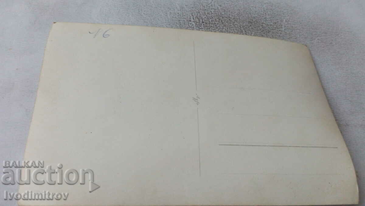 Снимка Ученици със своя учител с цена 1.65 лв. | € 0.84 Снимка Ученици със своя учител с цена 1.65 лв. | € 0.84