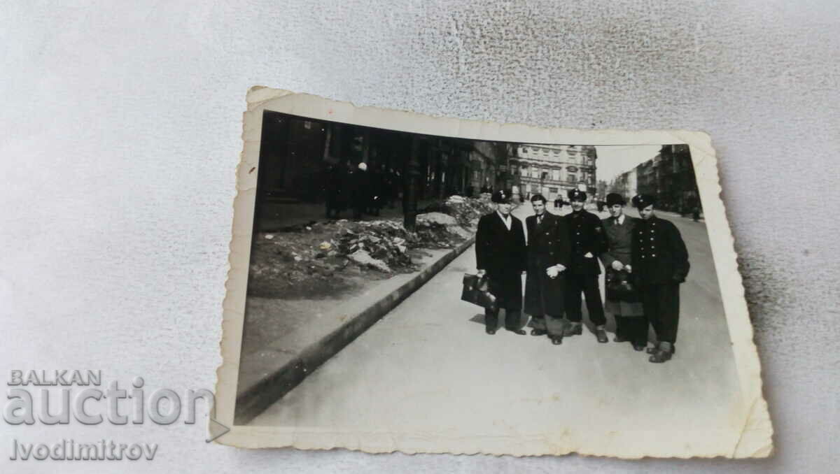 Φωτογραφία Βερολίνο Πέντε άνδρες στο δρόμο τους προς το Χρηματιστήριο