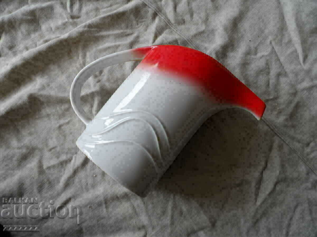 Delivery of porcelain jug