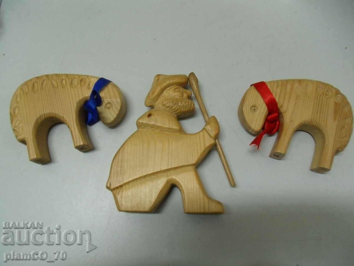 Auction № * 6209 three wooden figures Auction № * 6209 three wooden figures