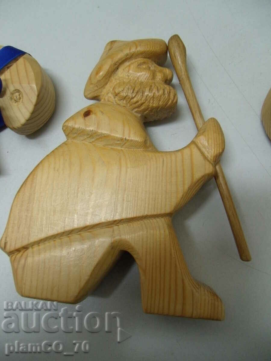 Delivery of № * 6209 three wooden figures Delivery of № * 6209 three wooden figures