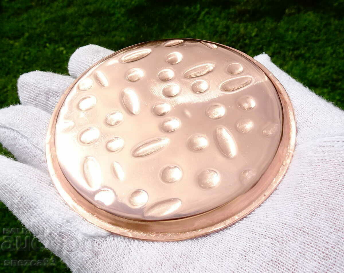 Delivery of Copper plate for appetizers, placemat, relief Delivery of Copper plate for appetizers, placemat, relief