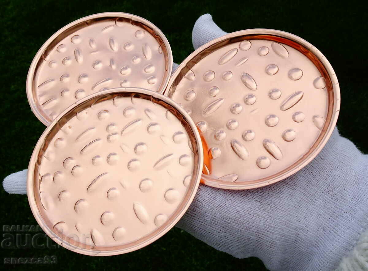 Copper plate for appetizers, placemat, relief Copper plate for appetizers, placemat, relief