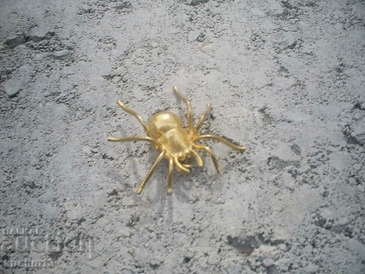 Auction OLD GOLDEN SPIDER BROOCH Auction OLD GOLDEN SPIDER BROOCH