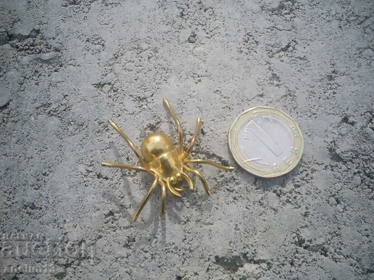 OLD GOLDEN SPIDER BROOCH OLD GOLDEN SPIDER BROOCH