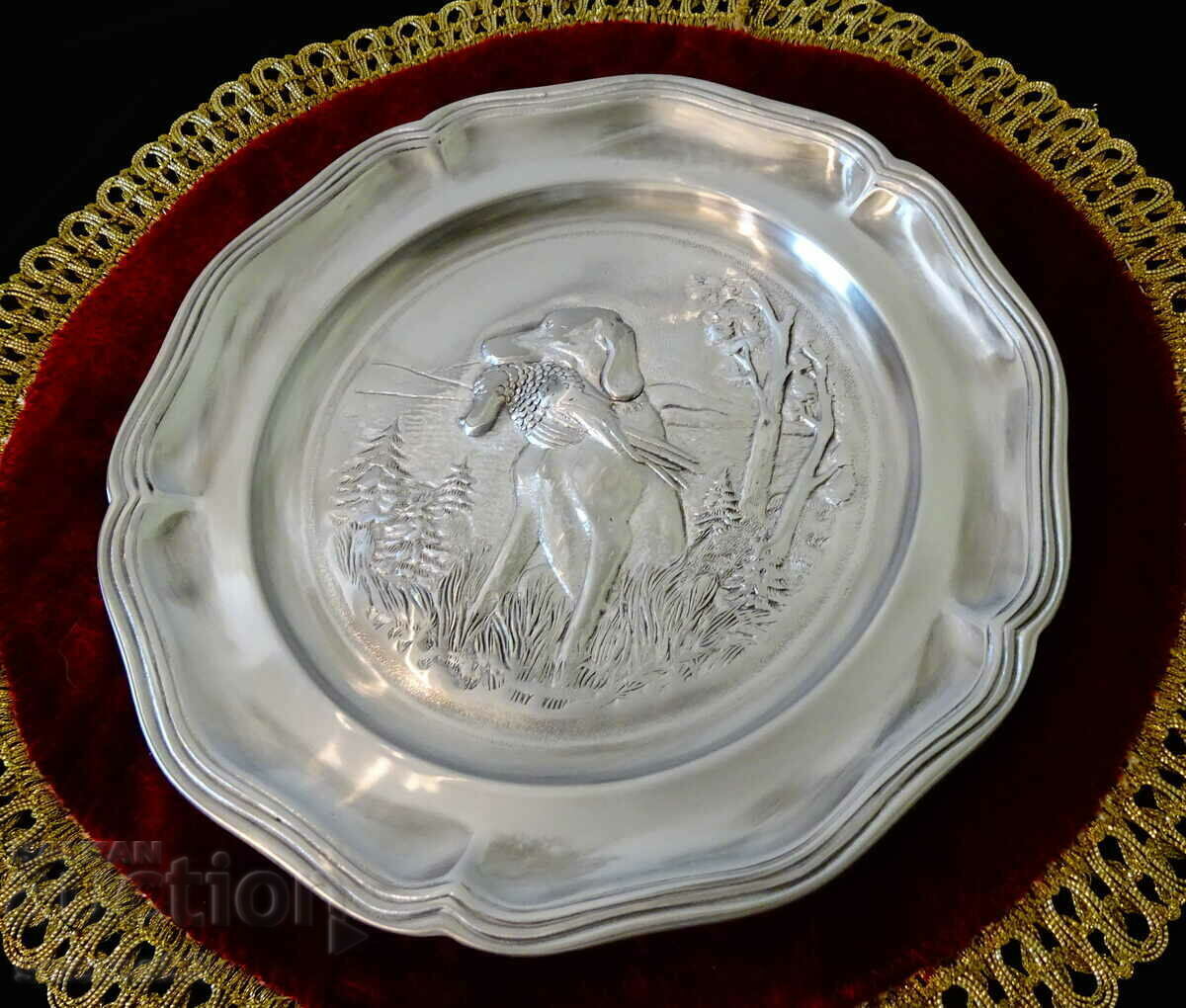 Πάνελ, τσίγκινη πλάκα τοίχου με ανάγλυφη εικόνα κυνηγιού. με τιμή 39.00 BGN | € 19.94 Πάνελ, τσίγκινη πλάκα τοίχου με ανάγλυφη εικόνα κυνηγιού. με τιμή 39.00 BGN | € 19.94