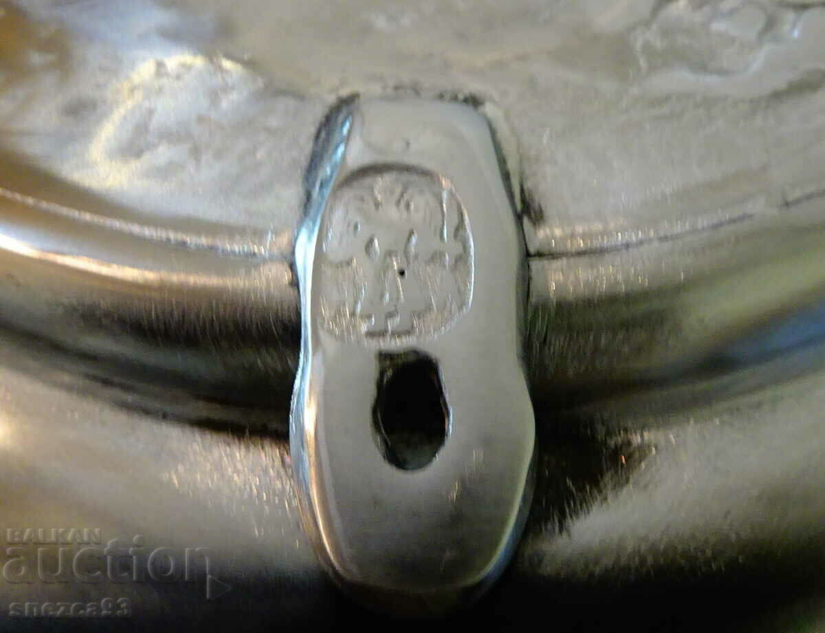 Παράδοση Πάνελ, τσίγκινη πλάκα τοίχου με ανάγλυφη εικόνα κυνηγιού. Παράδοση Πάνελ, τσίγκινη πλάκα τοίχου με ανάγλυφη εικόνα κυνηγιού.