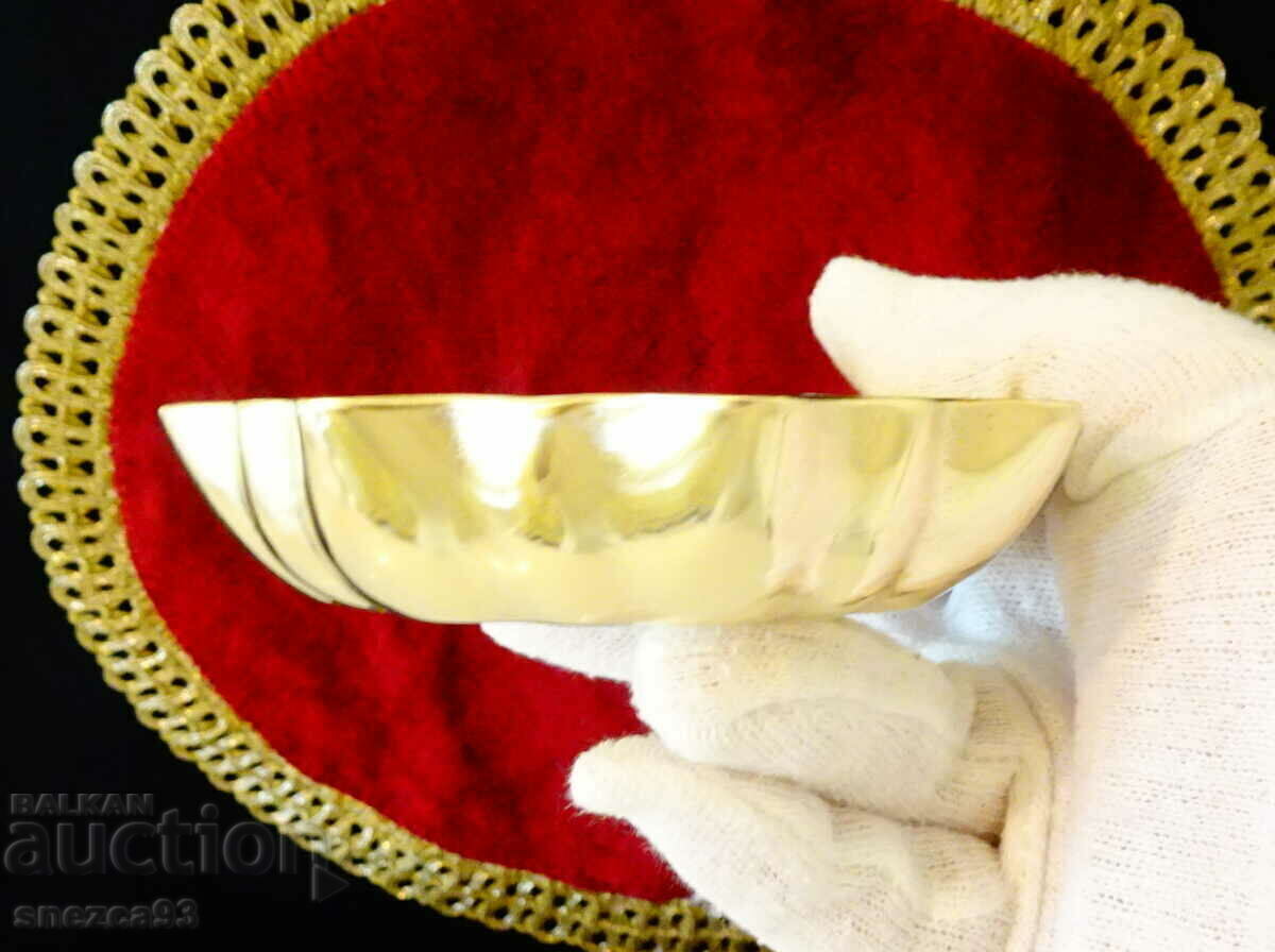 Auction Bronze star bowl. Auction Bronze star bowl.