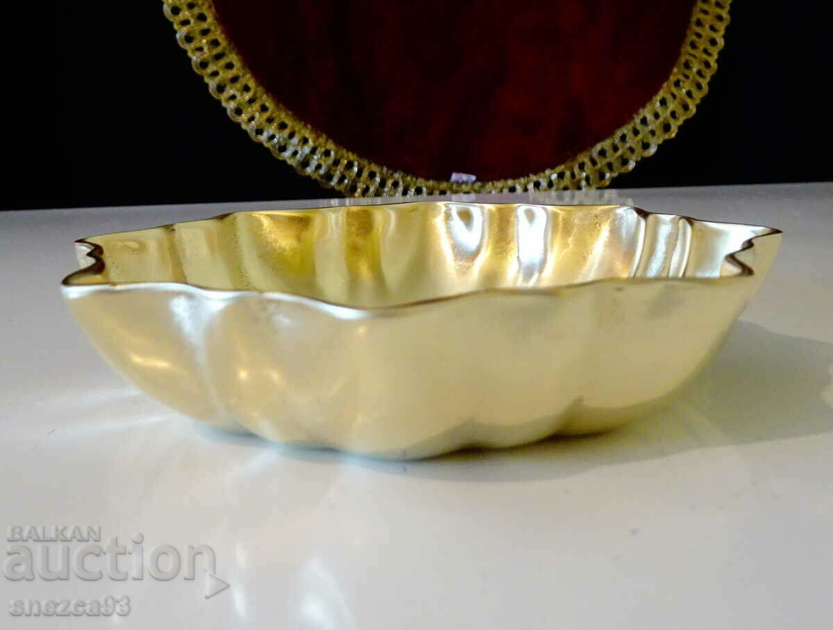 Bronze star bowl. - 5 Bronze star bowl. - 5