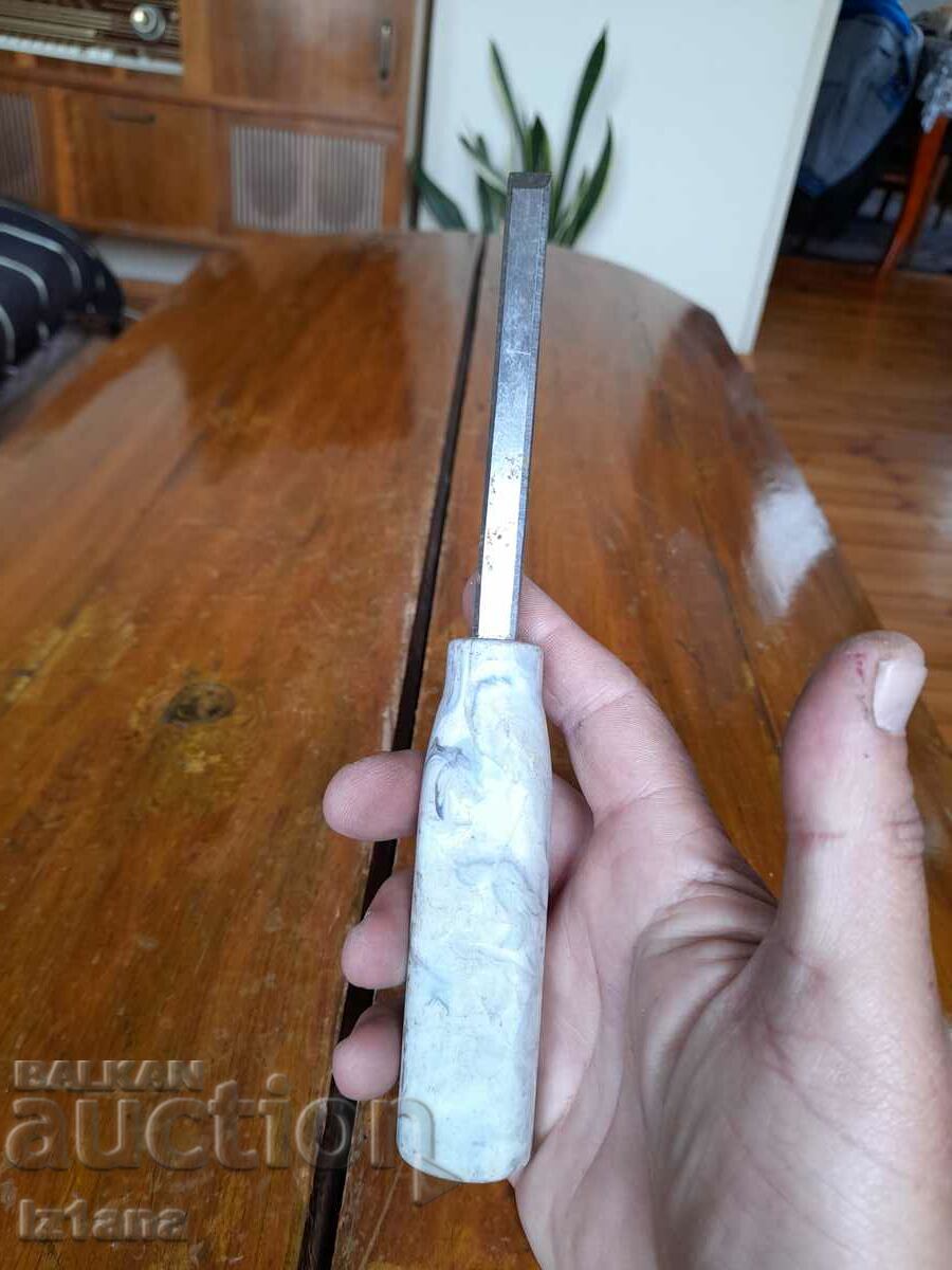 Old carving chisel with price 22.00 BGN | € 11.25 Old carving chisel with price 22.00 BGN | € 11.25