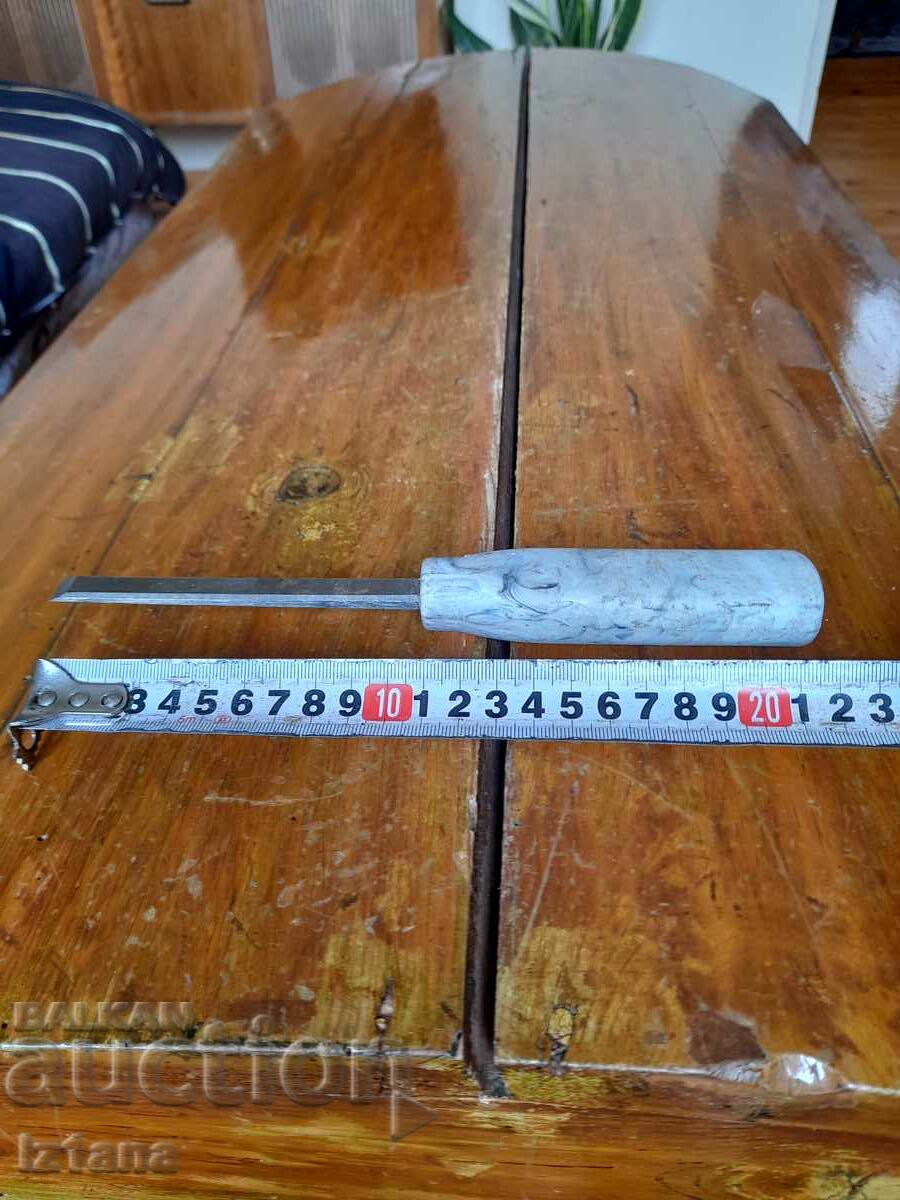 Delivery of Old carving chisel Delivery of Old carving chisel