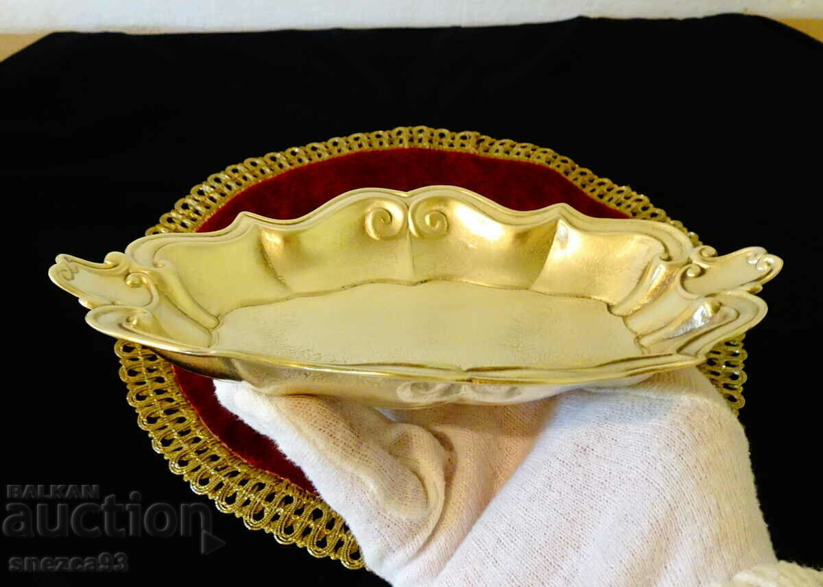 Auction Bronze fruit bowl, baroque. Auction Bronze fruit bowl, baroque.