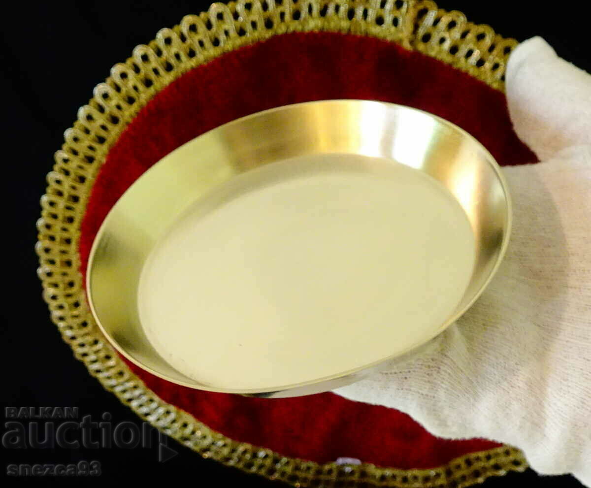 Delivery of Plate, bowl, brass pad. Delivery of Plate, bowl, brass pad.