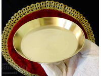 Plate, bowl, brass pad.