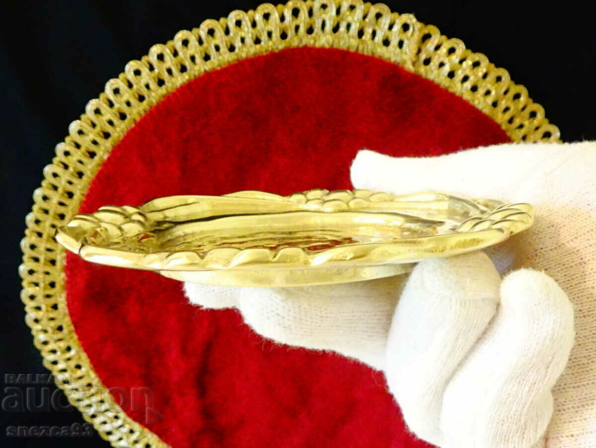 Bronze plate, vine, grapes, 210 gr. with price 10.00 BGN | € 5.11 Bronze plate, vine, grapes, 210 gr. with price 10.00 BGN | € 5.11