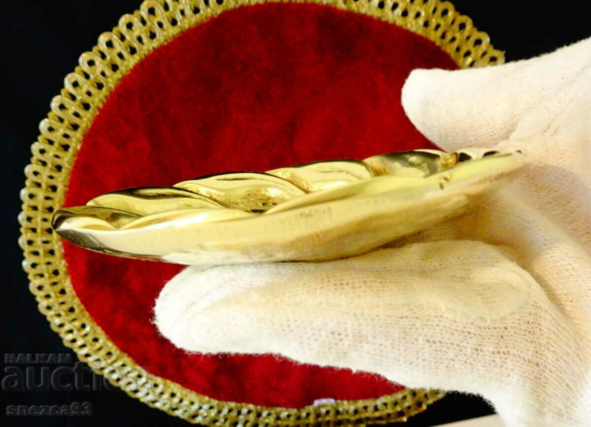 Auction Bronze plate, bowl, sun 250 g. Auction Bronze plate, bowl, sun 250 g.