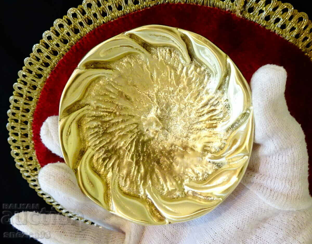 Delivery of Bronze plate, bowl, sun 250 g. Delivery of Bronze plate, bowl, sun 250 g.