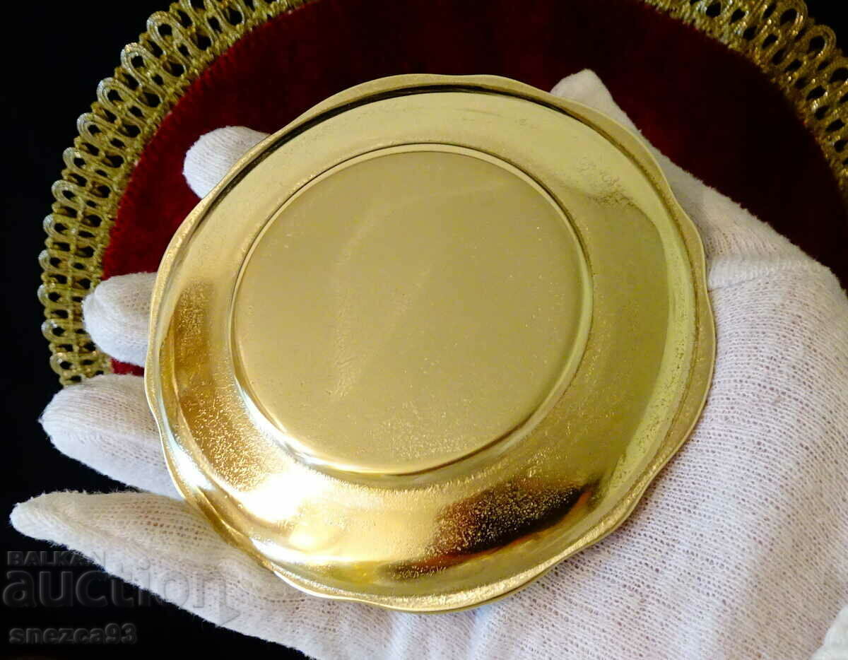 Bronze plate, flowers. with price 10.00 BGN | € 5.11 Bronze plate, flowers. with price 10.00 BGN | € 5.11