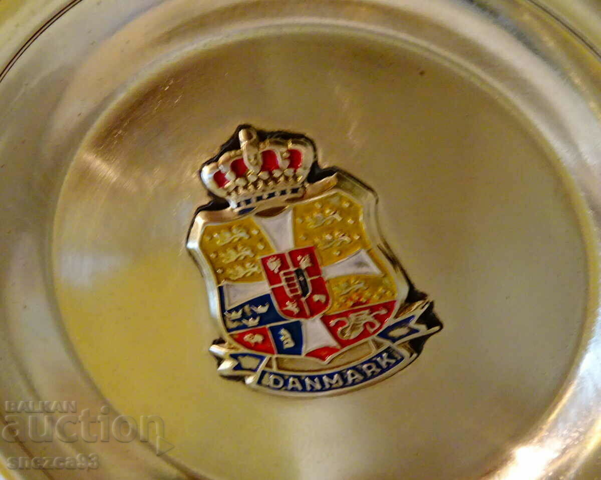 Delivery of Danish bronze plate coat of arms.