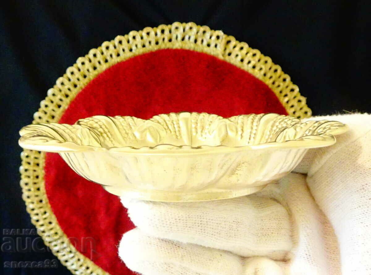 Bronze bonbonniere, bowl, flower, relief. with price 15.00 BGN | € 7.67 Bronze bonbonniere, bowl, flower, relief. with price 15.00 BGN | € 7.67