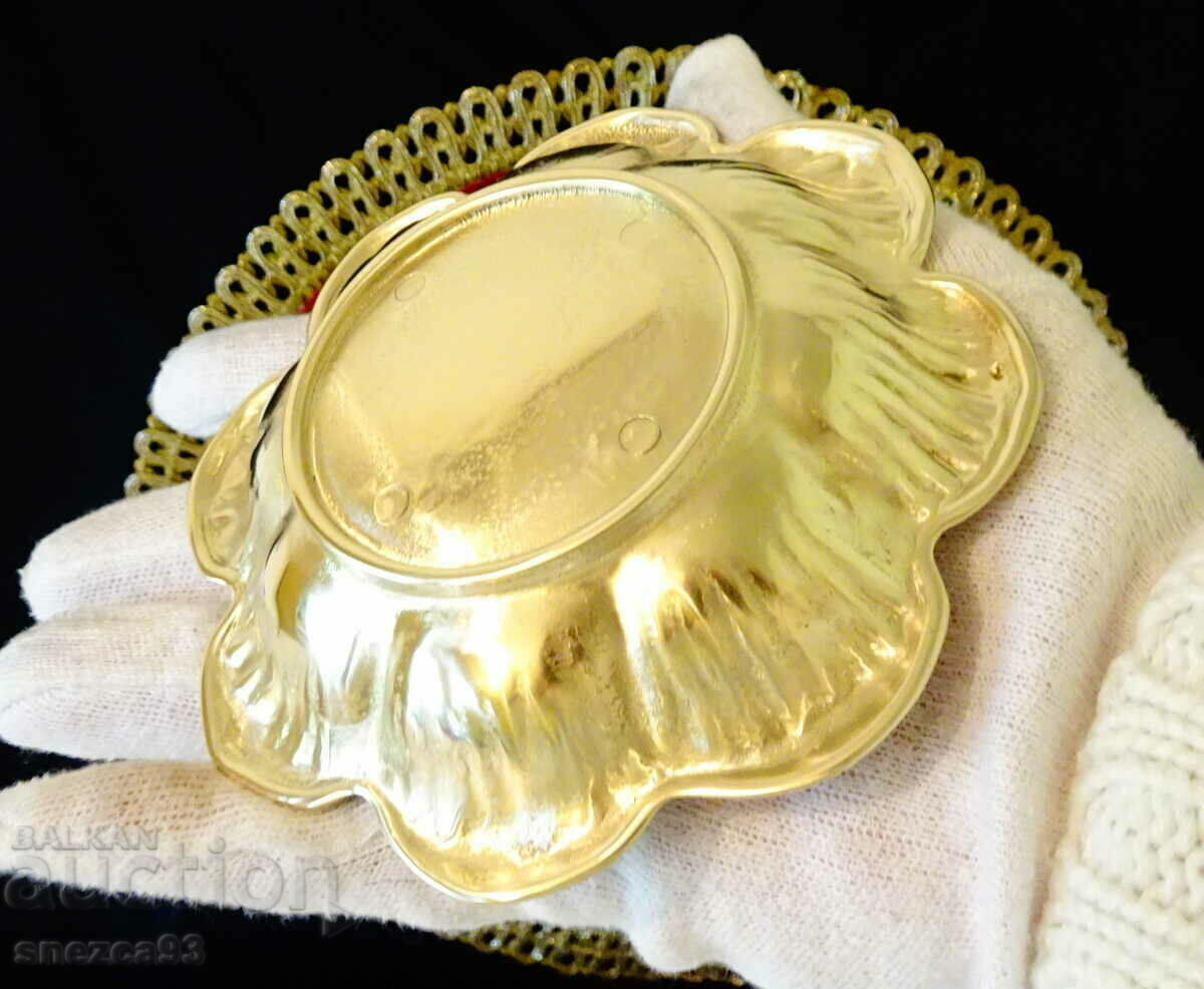 Bronze bonbonniere, bowl, flower, relief. - 5 Bronze bonbonniere, bowl, flower, relief. - 5