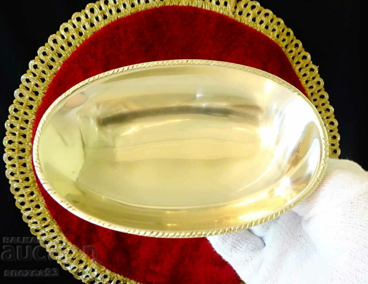 Bronze nut bowl on a stand with price 14.00 BGN | € 7.16 Bronze nut bowl on a stand with price 14.00 BGN | € 7.16