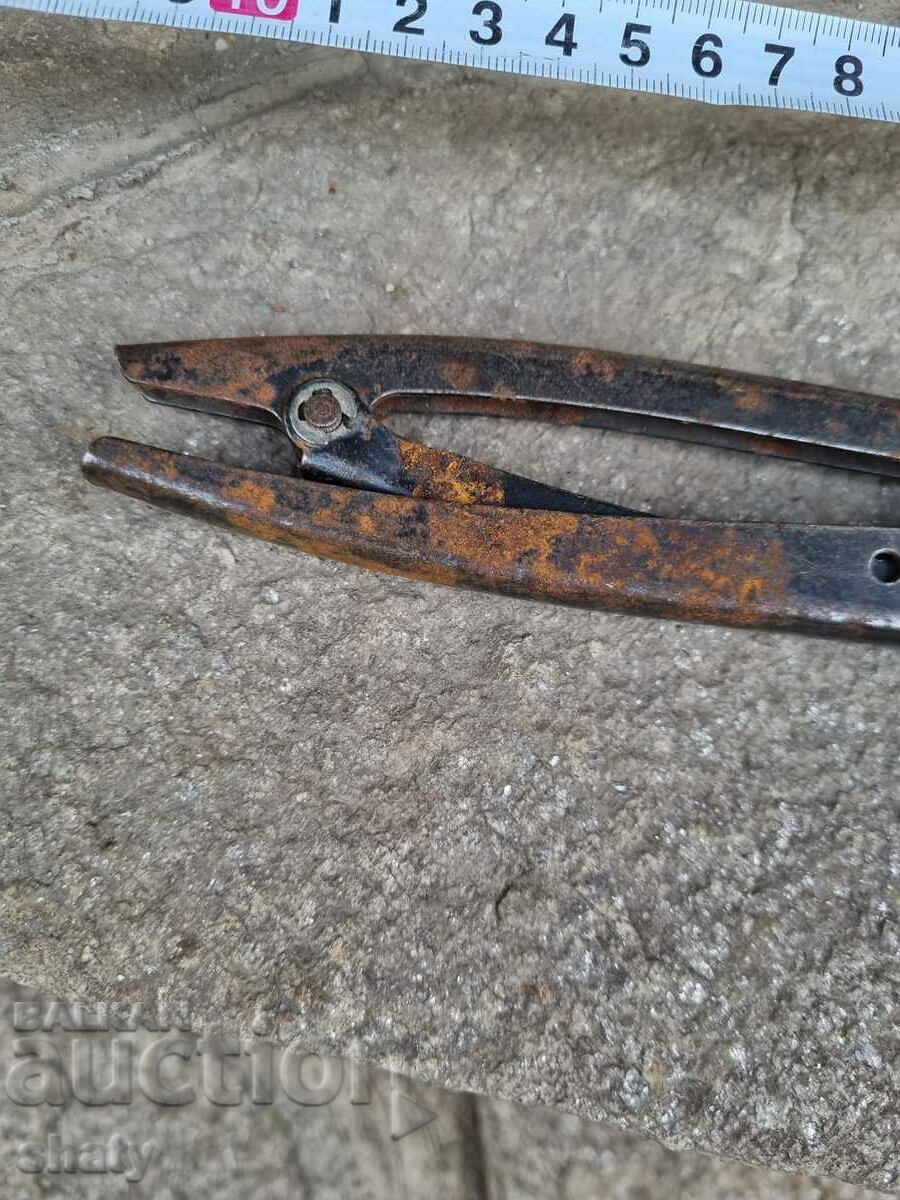 Delivery of An old tool. Delivery of An old tool.