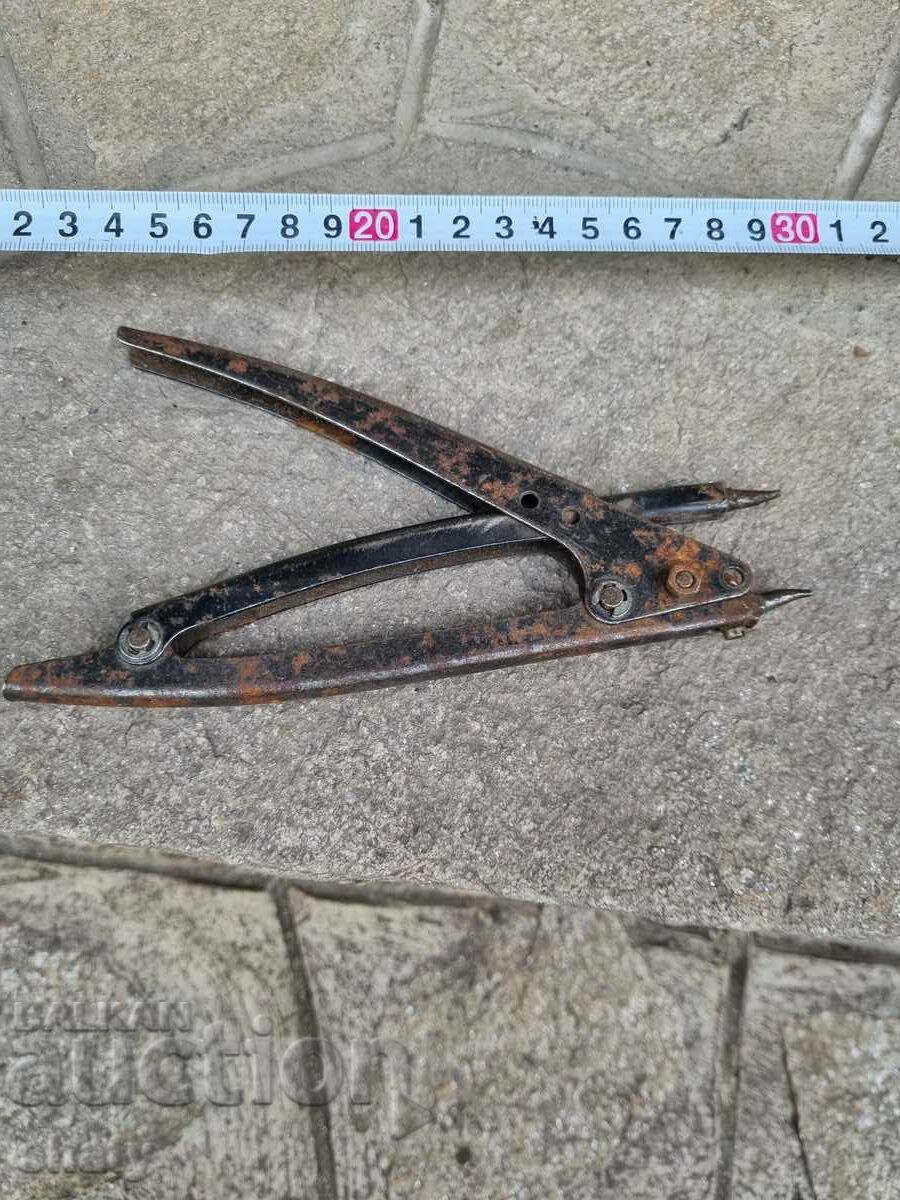 An old tool. - 5 An old tool. - 5