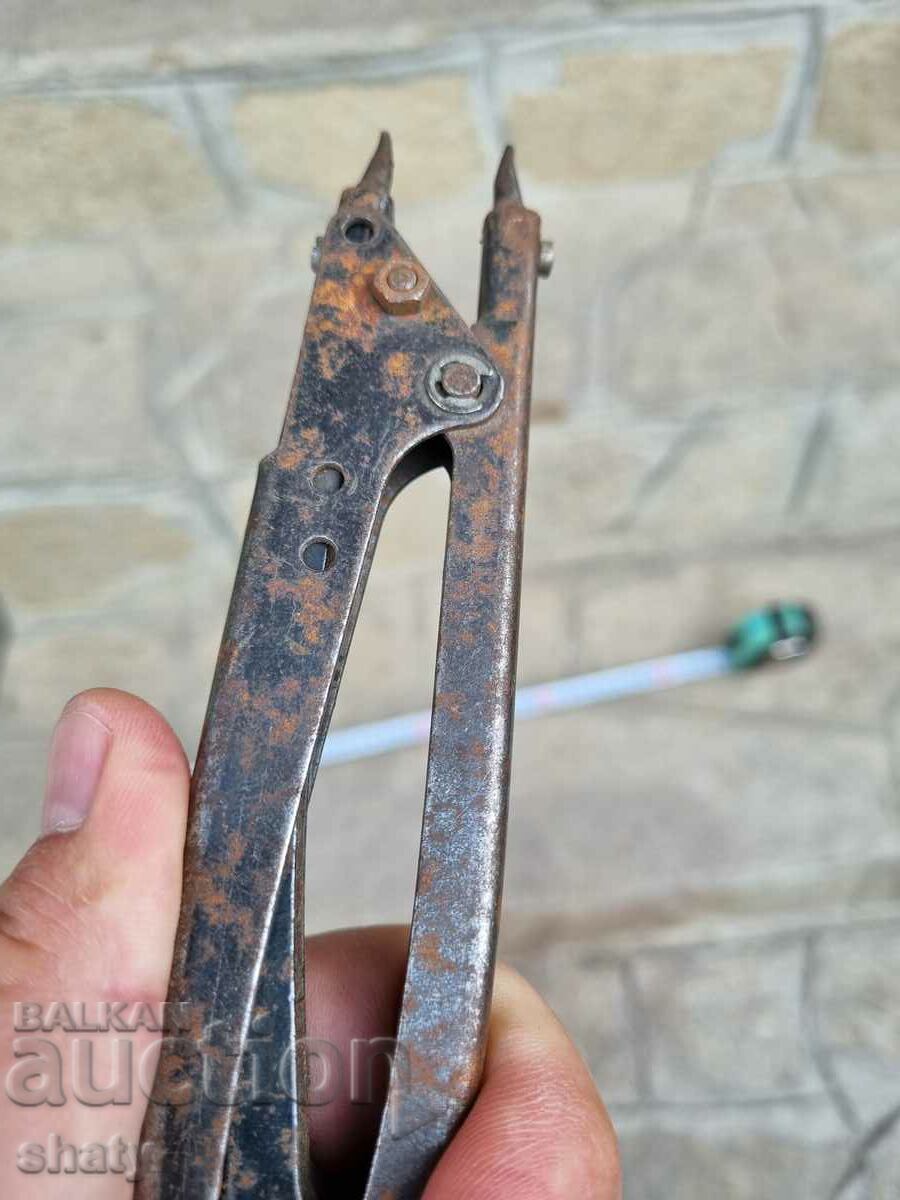 An old tool. - 7 An old tool. - 7