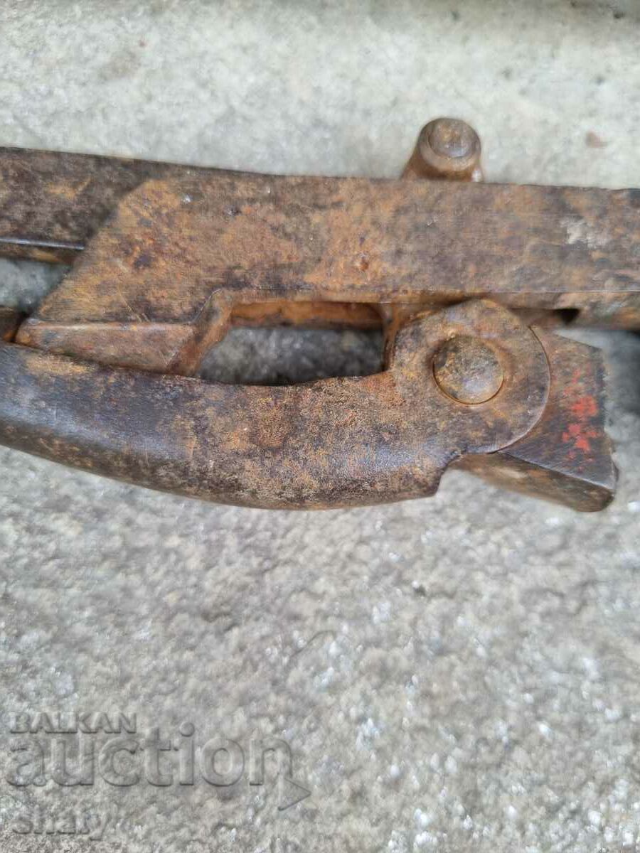 Auction Old plumbing movable wrench Auction Old plumbing movable wrench