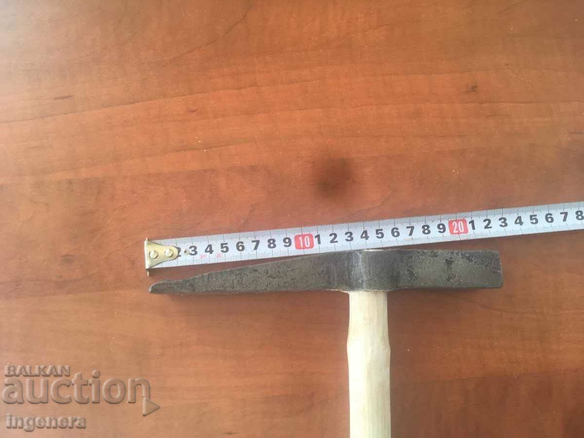 Auction HAMMER ANCIENT STONE TOOL Auction HAMMER ANCIENT STONE TOOL