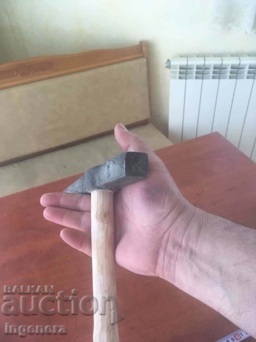 HAMMER ANCIENT STONE TOOL - 6 HAMMER ANCIENT STONE TOOL - 6