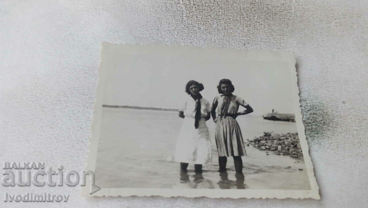 Photo Two young girls in the sea