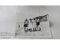 Photo Two men and two women on the beach
