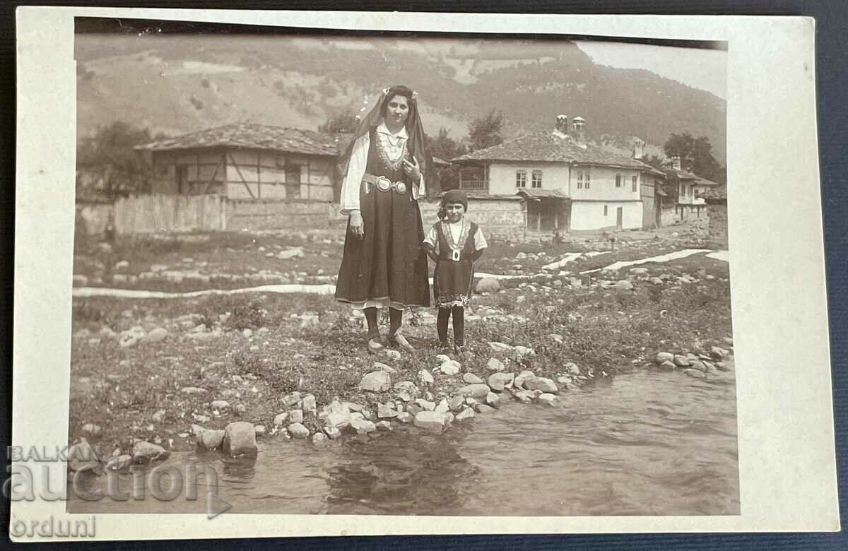 2380 Царство България жена и дъщеря носия пафта 30-те г.