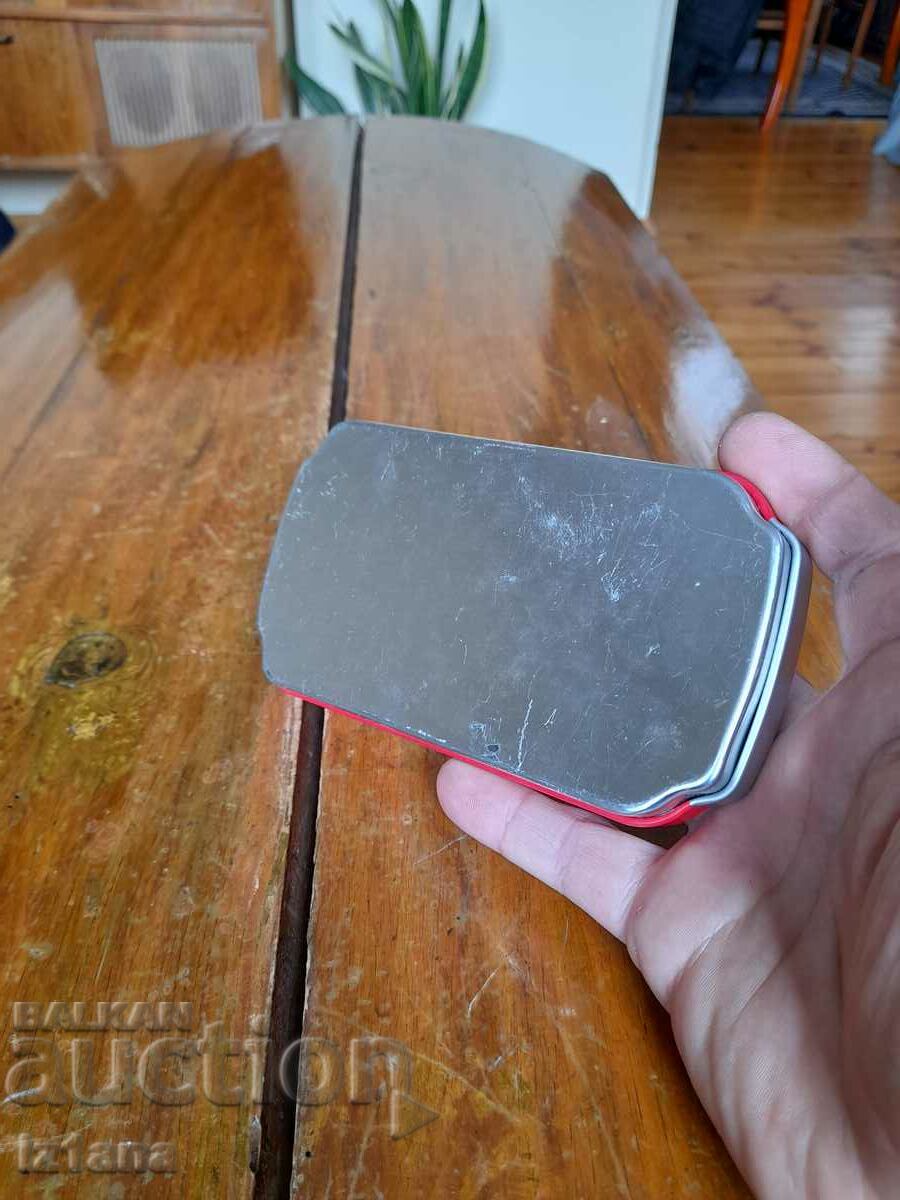 Auction Old box of Coca Cola lip fragrances, Coca Cola Auction Old box of Coca Cola lip fragrances, Coca Cola