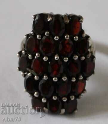 Auction WOMEN'S SILVER RING WITH GARNET Auction WOMEN'S SILVER RING WITH GARNET