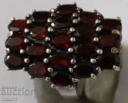 WOMEN'S SILVER RING WITH GARNET