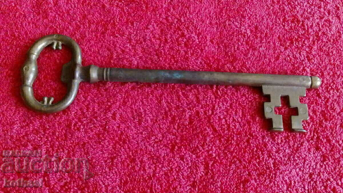 Old large metal bronze brass key - 6 Old large metal bronze brass key - 6