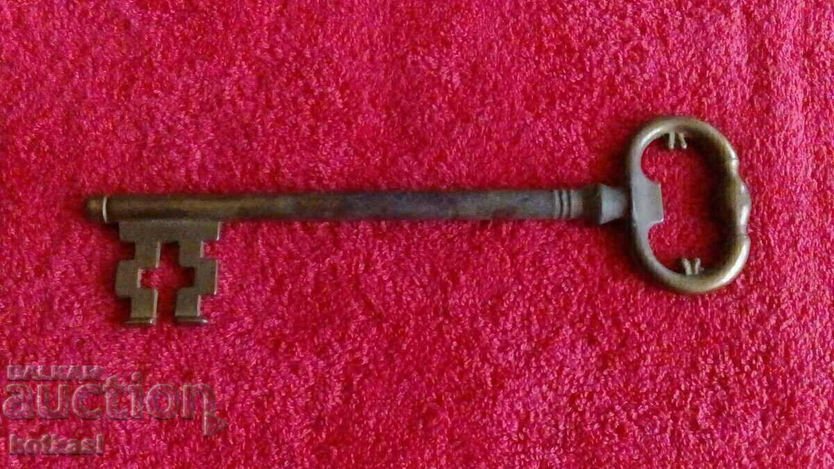 Old large metal bronze brass key - 7 Old large metal bronze brass key - 7