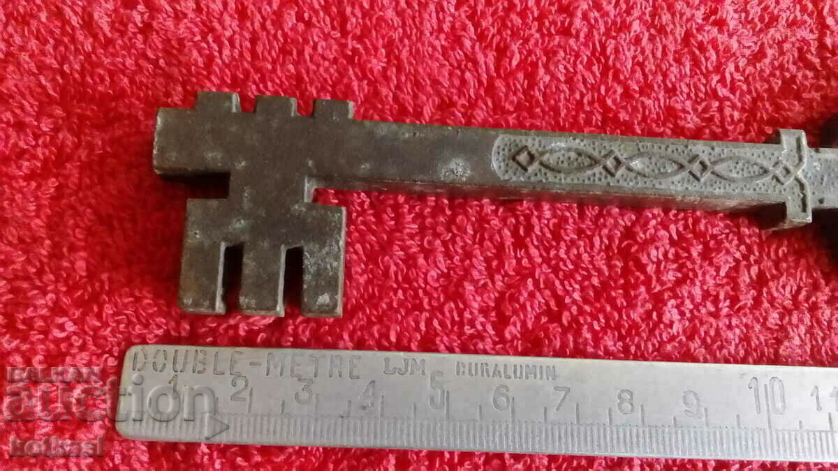 Old metal souvenir key NOVGOROD 859 YEARS with price 35.50 BGN | € 18.15 Old metal souvenir key NOVGOROD 859 YEARS with price 35.50 BGN | € 18.15
