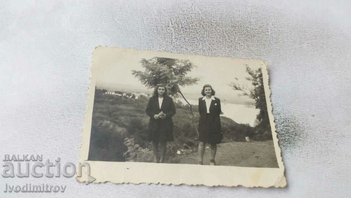 Снимка Оряхово Две ученички 1944