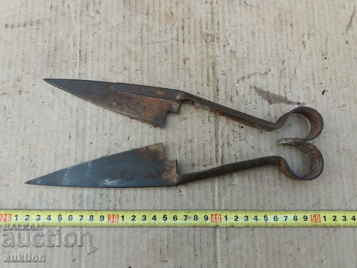 КОВАНА НОЖИЦА ЗА СТРИГАНЕ НА ОВЦЕ С МАРКИРОВКА с цена 3.99 лв. | € 2.04 КОВАНА НОЖИЦА ЗА СТРИГАНЕ НА ОВЦЕ С МАРКИРОВКА с цена 3.99 лв. | € 2.04