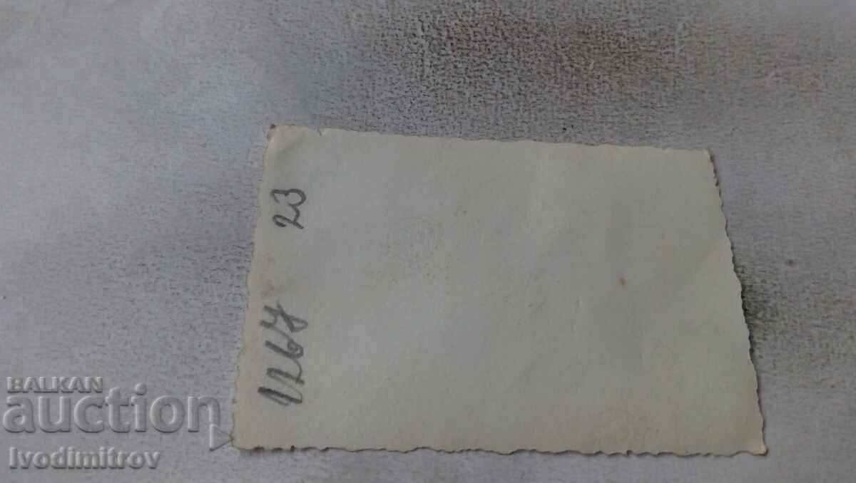 Φωτογραφία Δύο νεαρά κορίτσια σε έναν περίπατο με τιμή 1.45 BGN | € 0.74