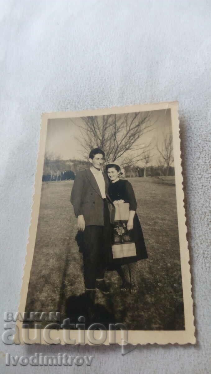 Снимка Мъж и жена на поляната