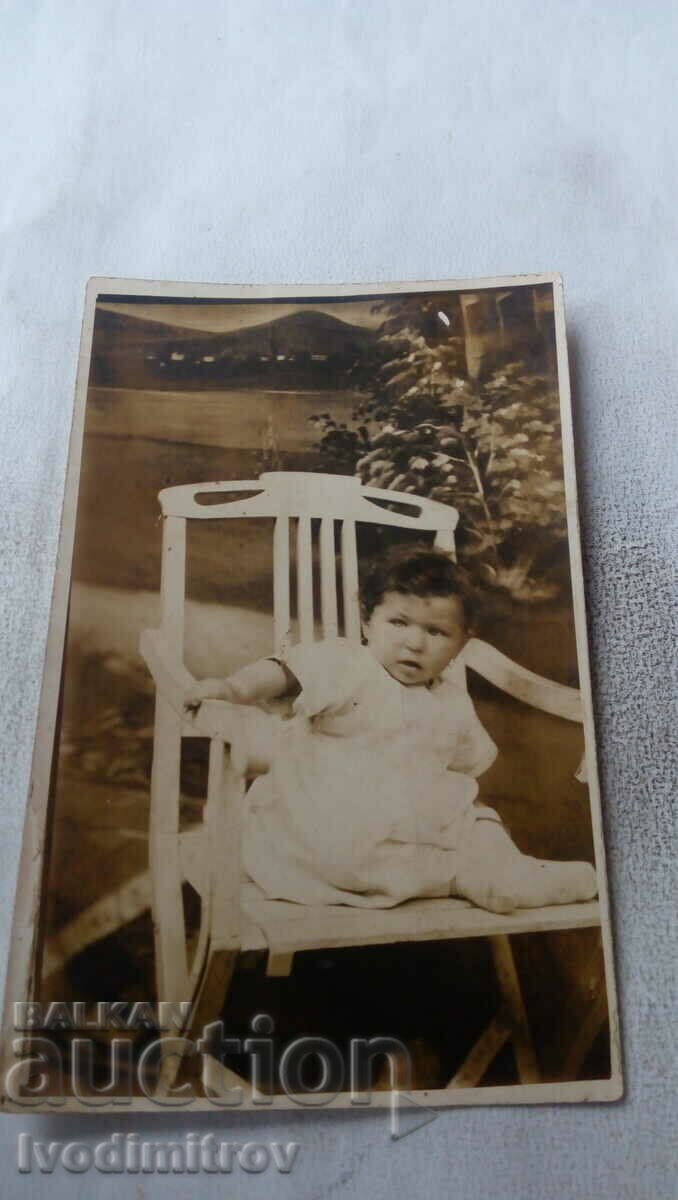 Φωτογραφία Μωρό σε κουνιστή καρέκλα