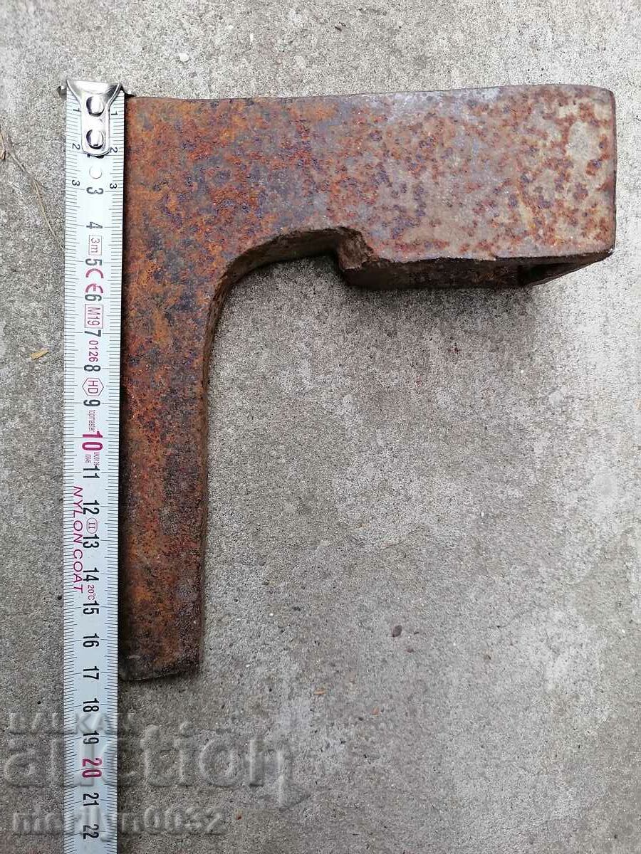 Delivery of An old ax shaft tool wrought iron Delivery of An old ax shaft tool wrought iron