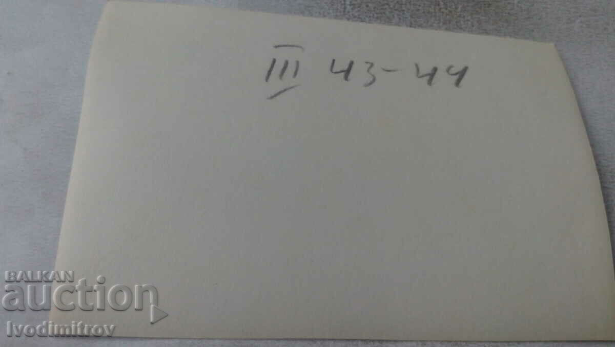 Φωτογραφία νεόνυμφων με τους φίλους τους με τιμή 1.65 BGN | € 0.84 Φωτογραφία νεόνυμφων με τους φίλους τους με τιμή 1.65 BGN | € 0.84